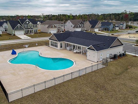 2nd image of 471 Bedford Dr