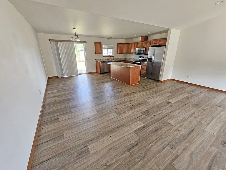 415 W Eagle St — Photo 9
