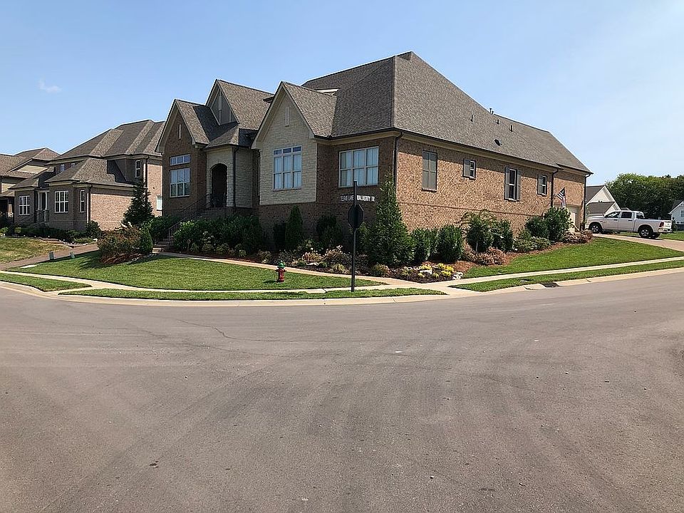 2nd image of 124 Telfair Ln