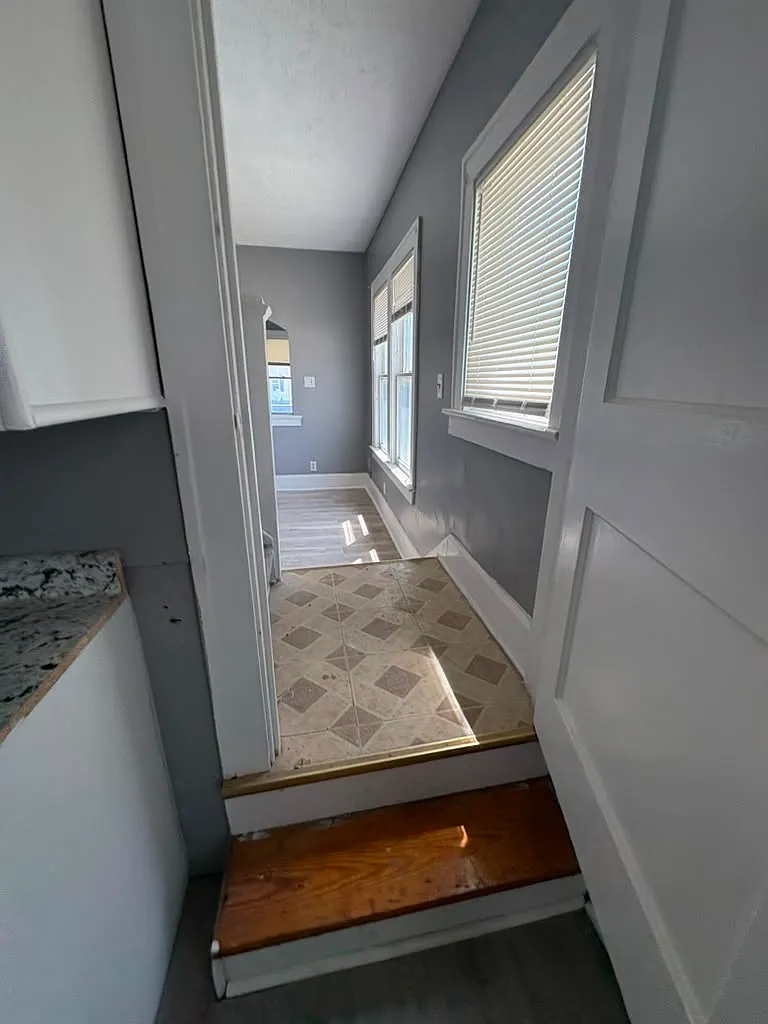 1302-04 W 5th — Photo 2