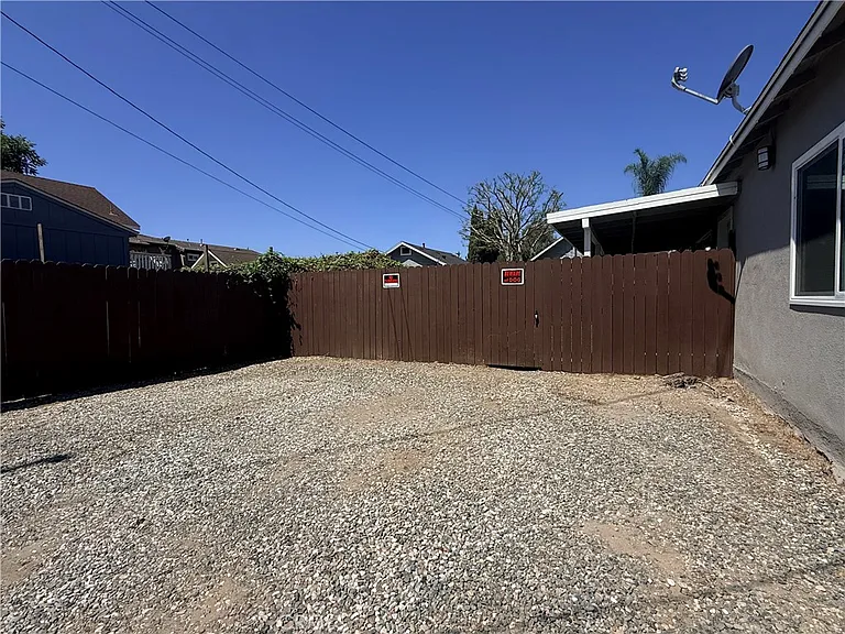 248 S Redwood Ave — Photo 14