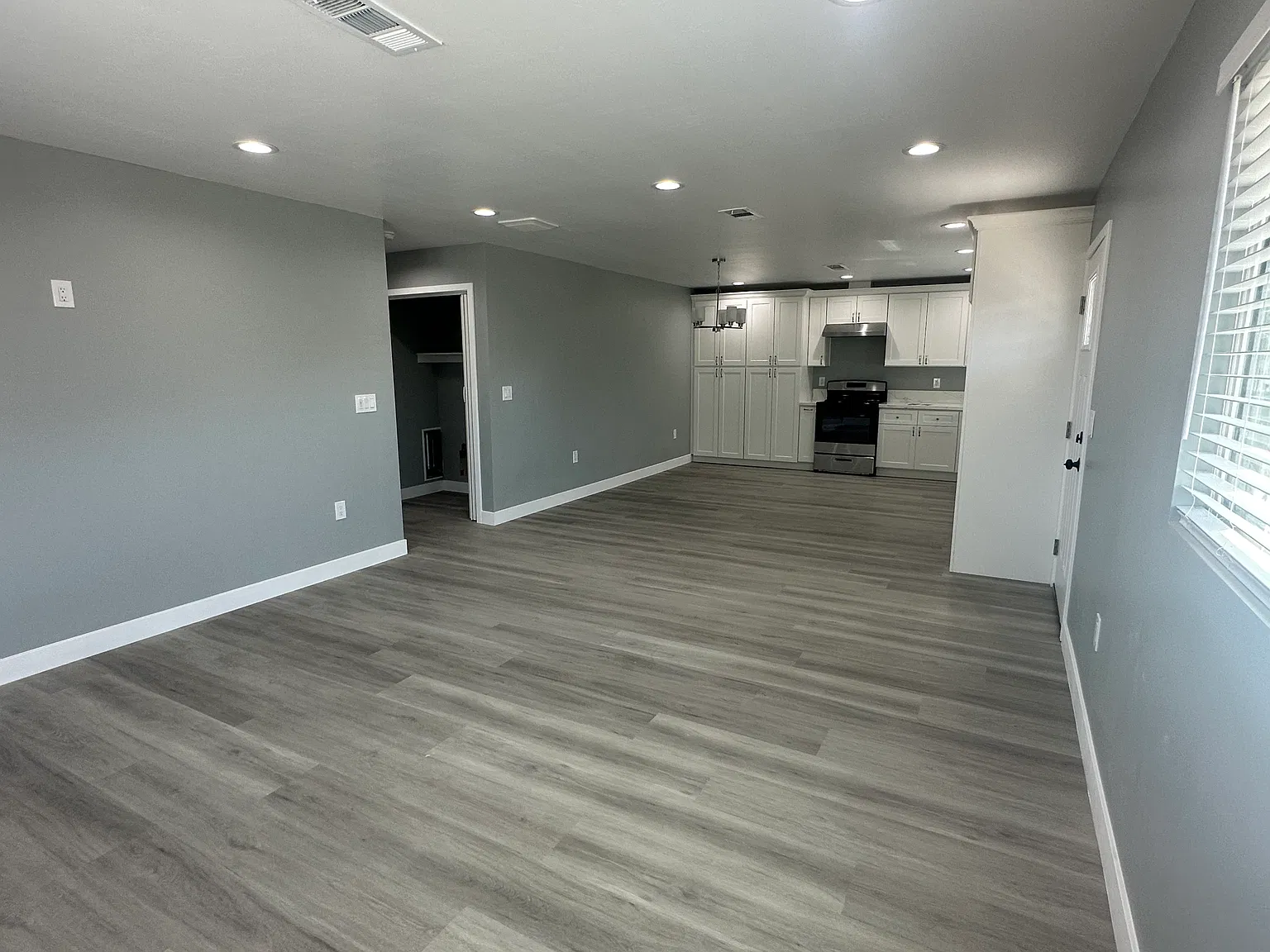 2 bed, 932 sqft, $2,000 — Photo 3