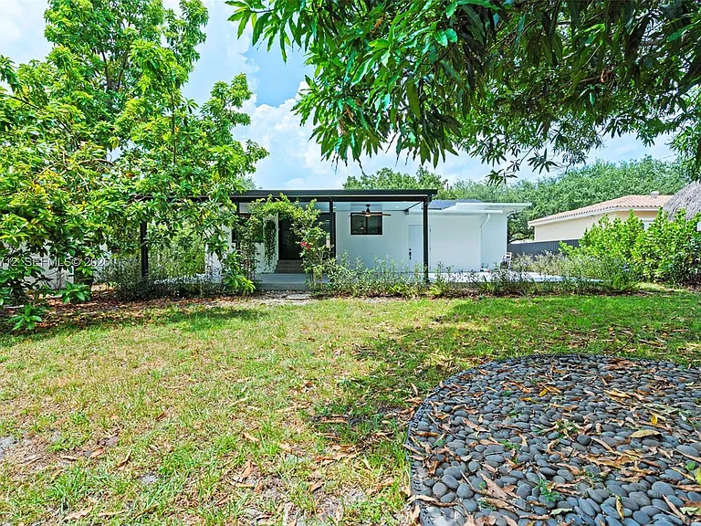 56 Whitethorn Dr — Photo 26