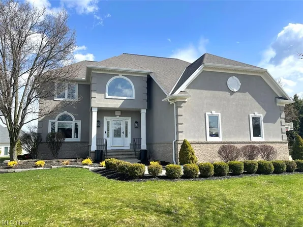 383 N Stonehaven Dr, Highland Hts, OH 44143