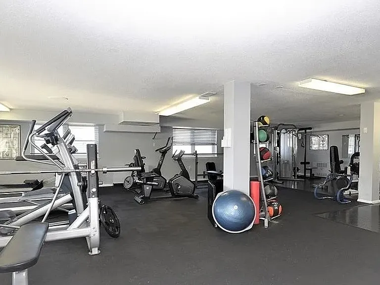 887 Farmington Ave #1E — Photo 17