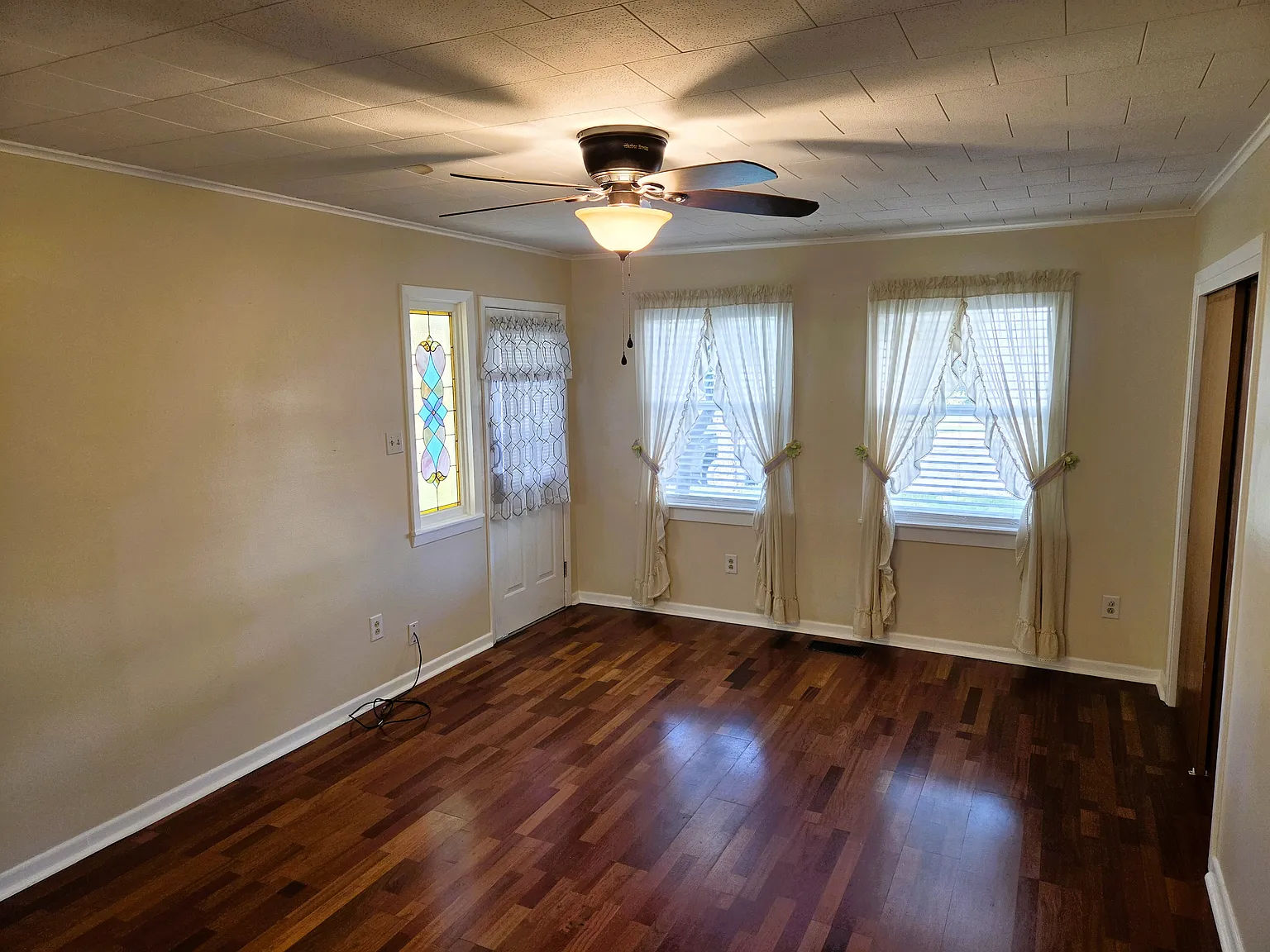 2 bed, 750 sqft, $1,100 — Photo 1