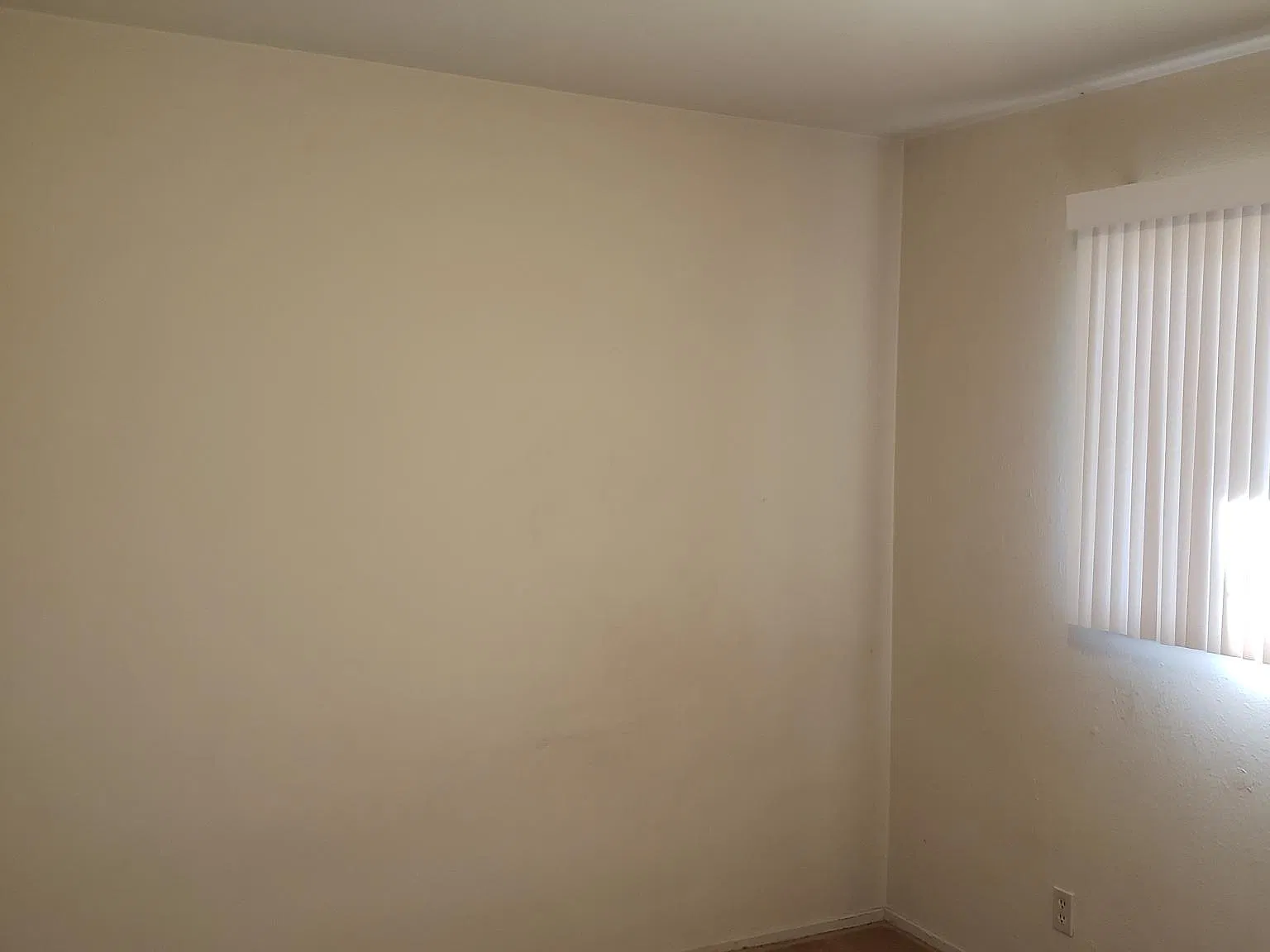 3 bed, 132 sqft, $925 — Photo 2