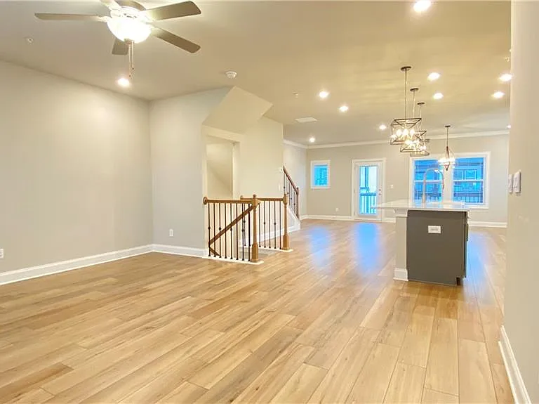 1040 Knoxboro Ln — Photo 16