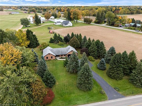 3rd image of 320 Evergreen Hill Rd