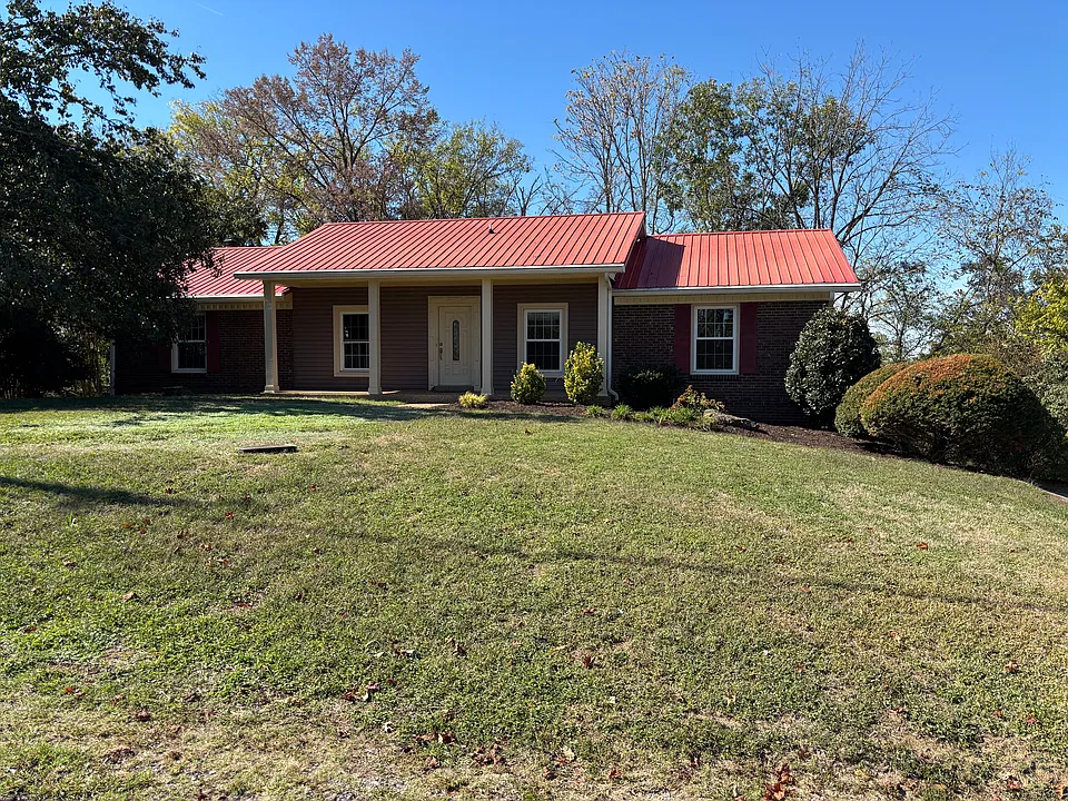 512 Saddle Dr