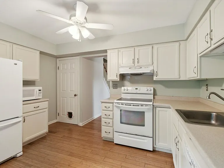 1607 Barbara Dr — Photo 5