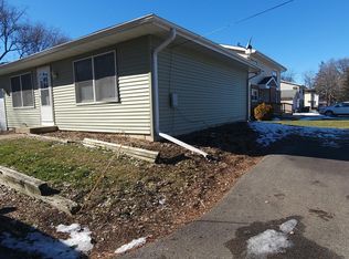 829 Washington St, Woodstock, IL 60098