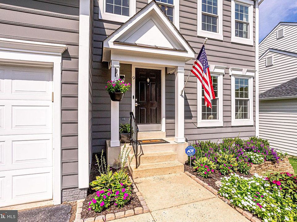 1st image of 9 Woodmont Ct