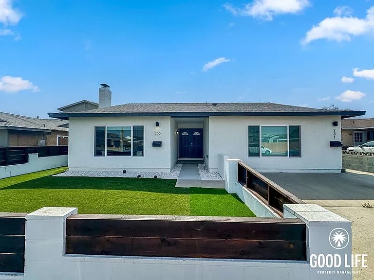 729-731 Reef Dr — Photo 1