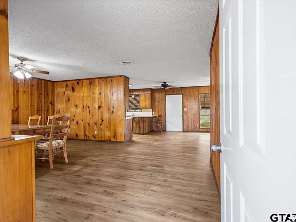 3rd image of 585 Humble Rd W