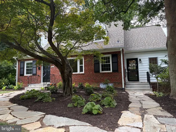 805 Ridge Pl, Falls Church, VA 22046