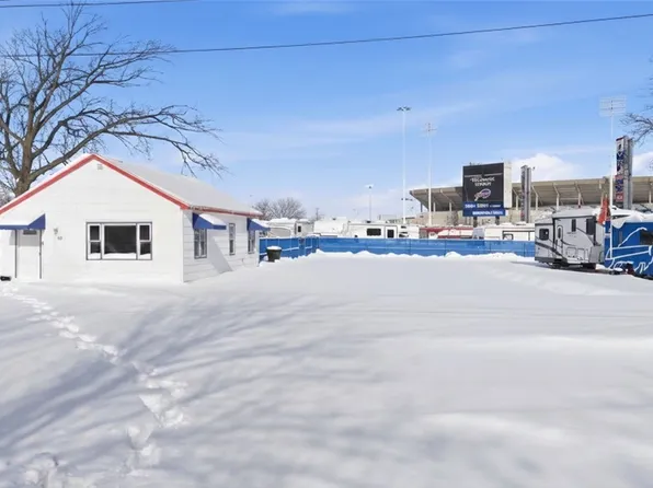 60 Fay St, Orchard Park, NY 14127