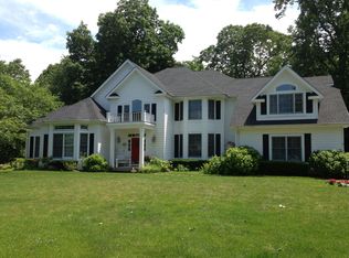 29 Tappanwood Dr, Locust Valley, NY 11560