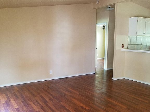 4th image of 954 Veater St #T