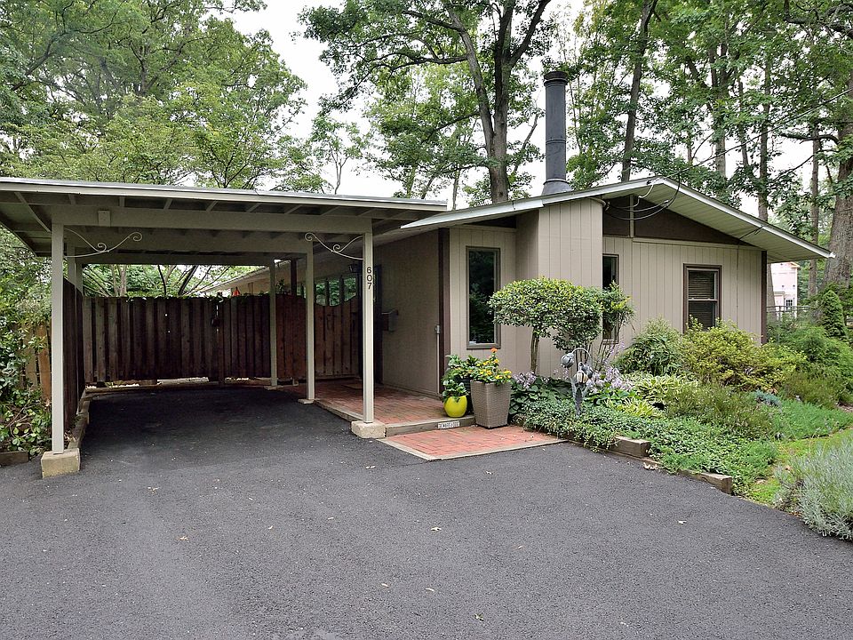 1st image of 607 Austin Ln