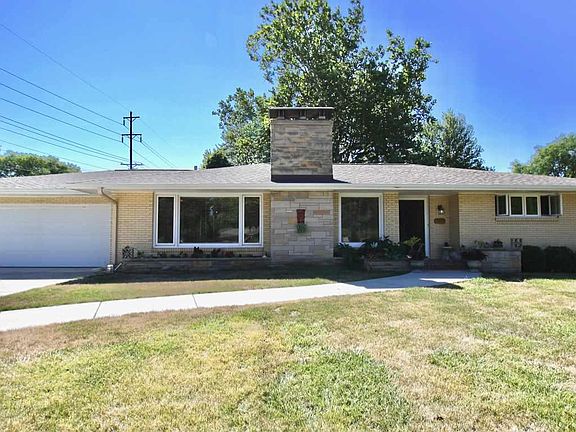 3rd image of 4121 Aspen Cir