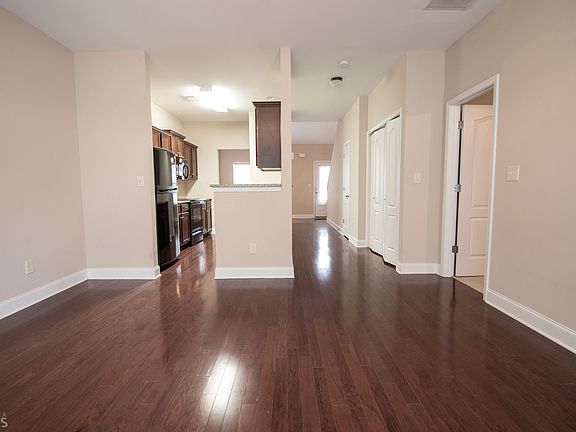 5th image of 358 Highland Pointe Cir E