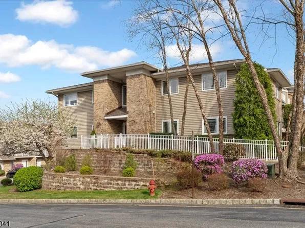 8 Wilshire Ter #8, Kinnelon Boro, NJ 07405