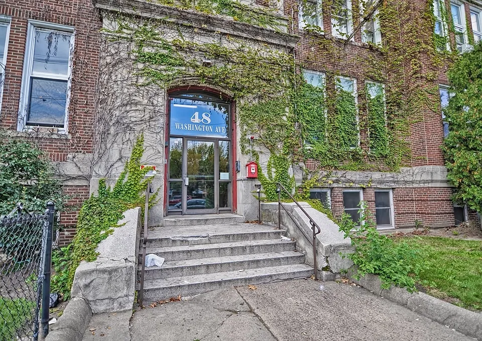 48 Washington Ave #208