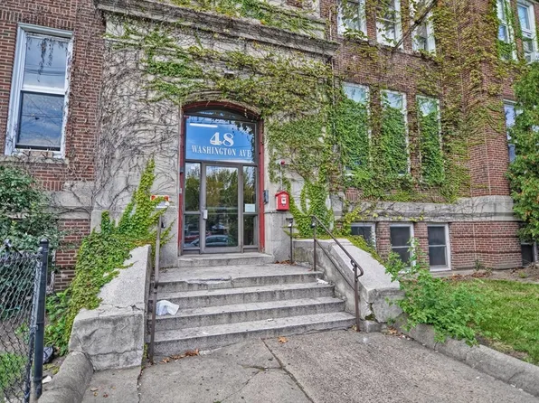 48 Washington Ave APT 208, Chelsea, MA 02150