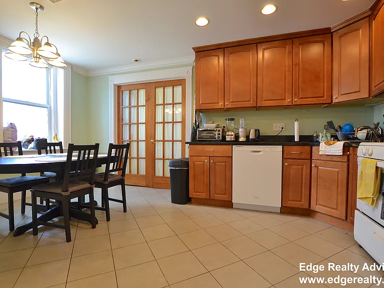 14 Sutherland Rd #3 — Photo 10