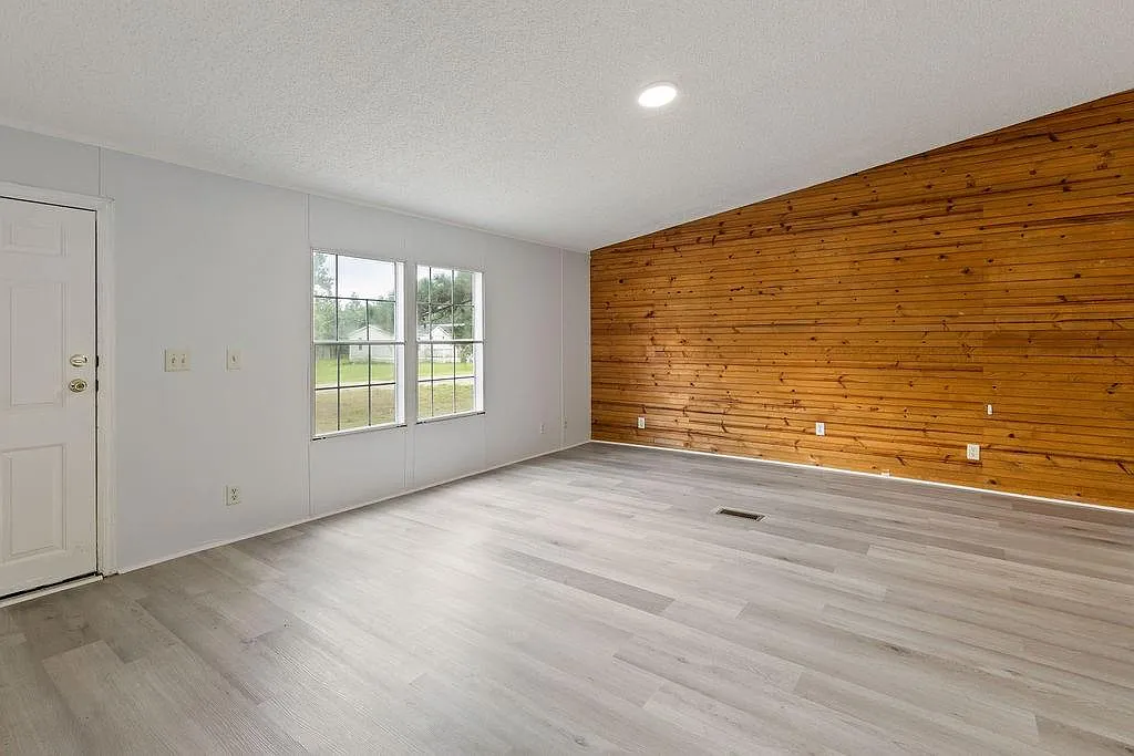 3 bed, 2.0 bath, 1536 sqft, $1,395 — Photo 3