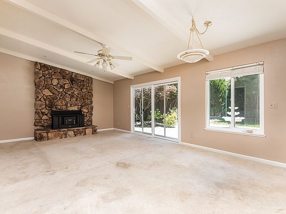 4th image of 3155 Capistrano Way