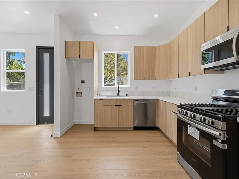 7647 Melvin Ave — Photo 10