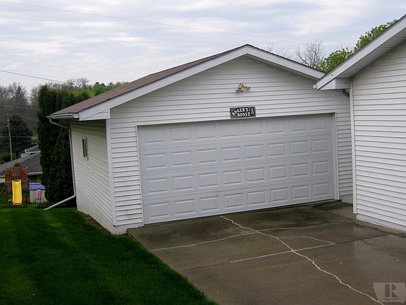 3rd image of 1005 Grandview Dr