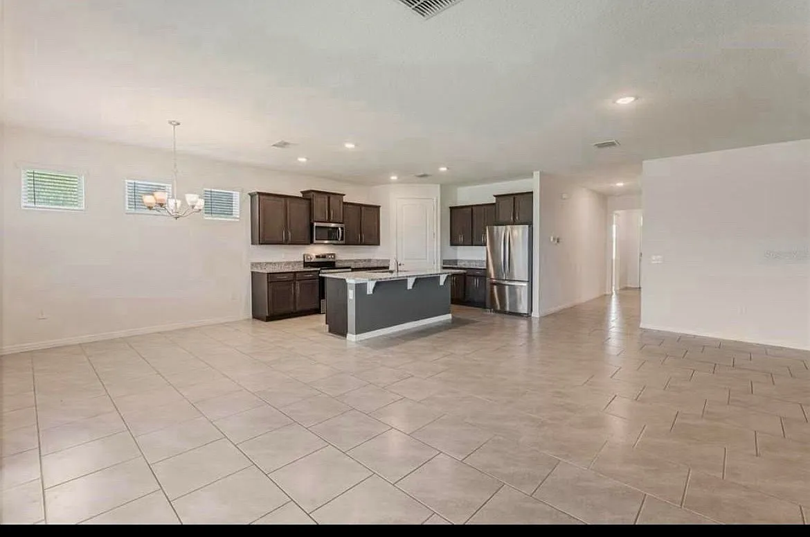 Building Photo - 1569 Tisbury Point