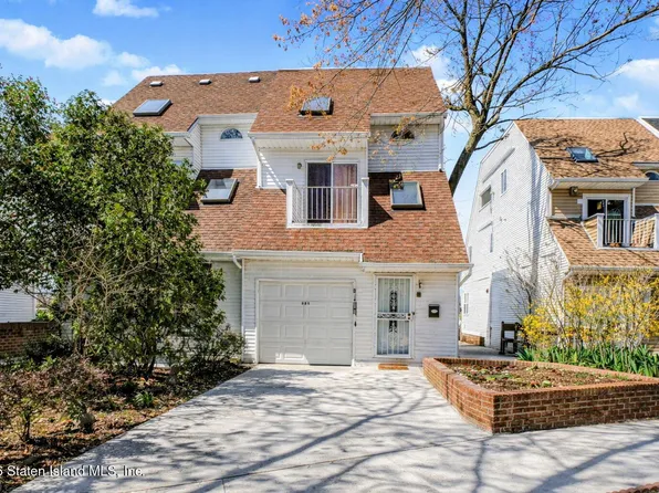 105 Tompkins Cir, Staten Island, NY 10301