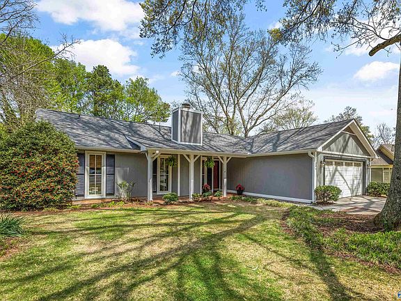 2nd image of 304 Pine Ridge Cir