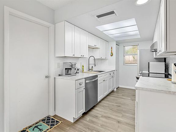 5th image of 3049 Gypsy St