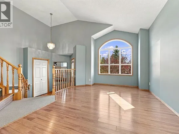 184 Hidden Cir NW, Calgary, AB T3A 5G8