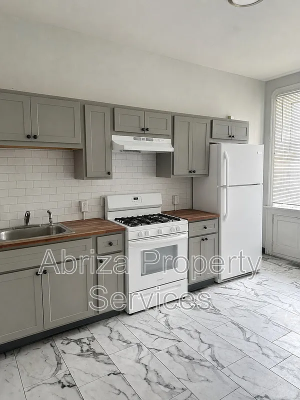 2 bed, 1.0 bath, 1200 sqft, $950 — Photo 2