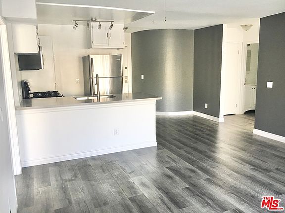2nd image of 835 S Berendo St #303