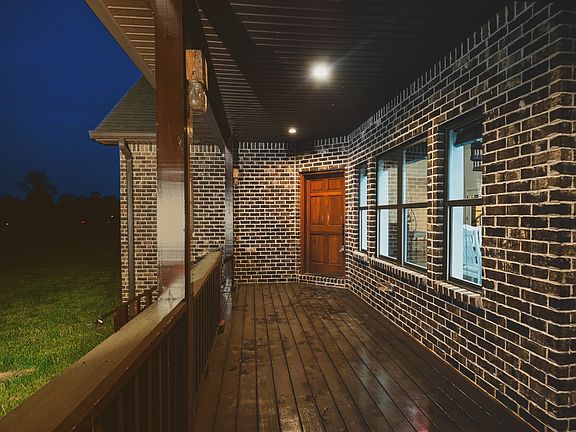 3rd image of 28 Henderson Rd