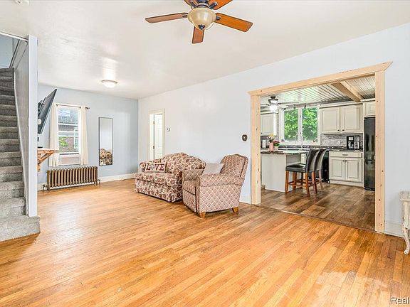 3rd image of 36940 Goddard Rd