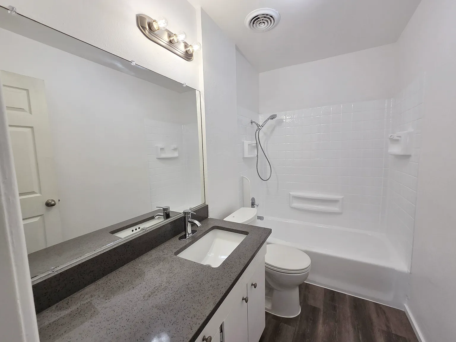 Arlington Apartments — Photo 3