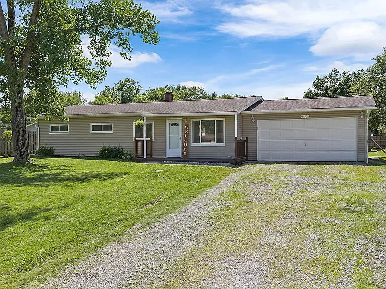 2050 Byron Dr — Photo 2