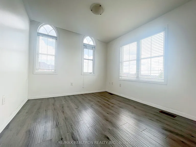 222 Dougherty Cres — Photo 10