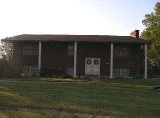 936 Diane Ct, Red Bud, IL 62278