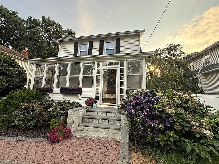 58 Seaview Ave — Photo 1