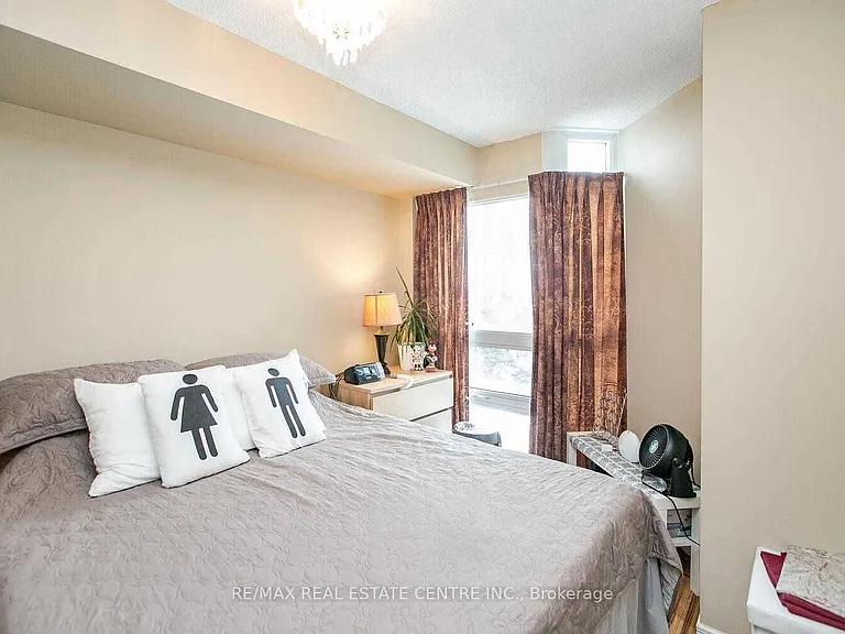 9 George St N #814 — Photo 7