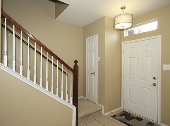5th image of 1444 Sleepy Hollow Dr